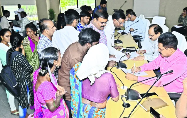 అర్జీలను పెండింగ్‌లో పెట్టొద్దు 