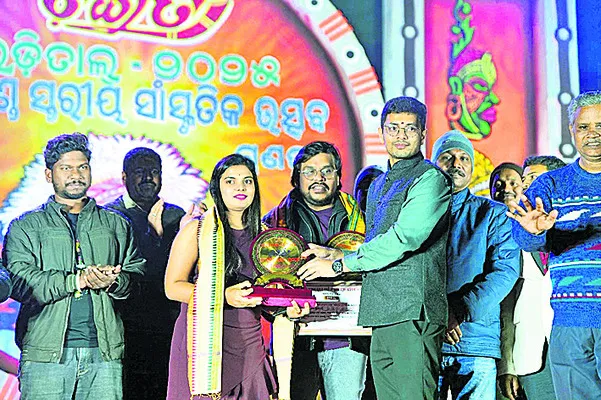 ఉత్సవం అదిరింది.. 