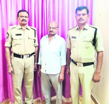 బాకీ డబ్బు అడిగినందుకు క్రూరంగా హతమార్చాడు