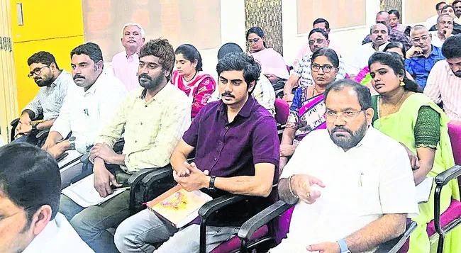 వైద్యసేవలు వేగవంతం.. పారదర్శకతే లక్ష్యం