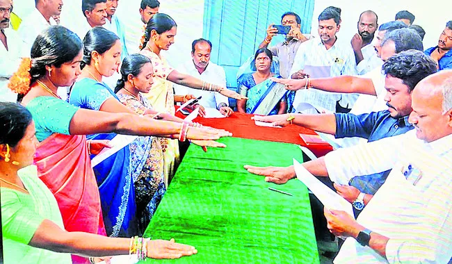 సకుటుంబ సపరివారంగా..
