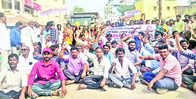 ఆగని ఆందోళనలు