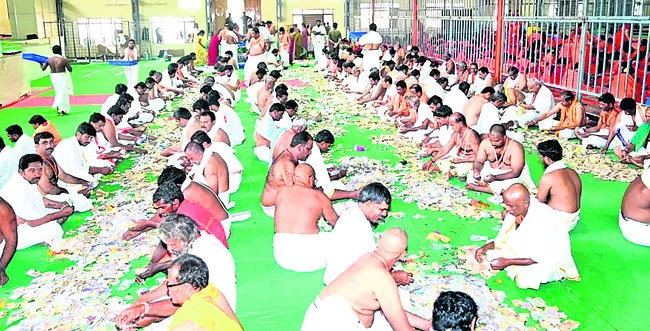 శ్రీశైల మల్లన్న హుండీ ఆదాయం రూ.4.89కోట్లు 