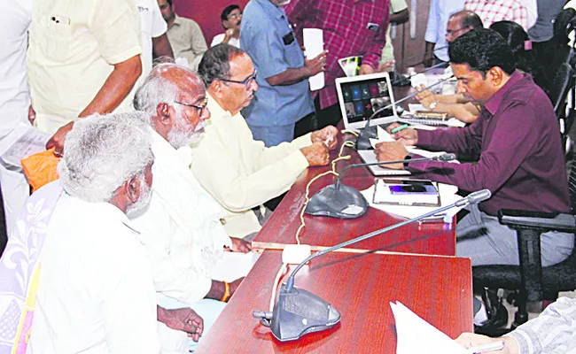 ప్రతి అర్జీని నిబద్ధతతో పరిష్కరించాలి 