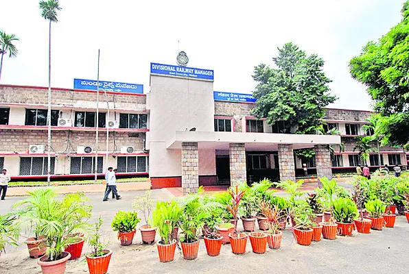 రూ.2 లక్షలకే.. రైల్వే ఉద్యోగం!