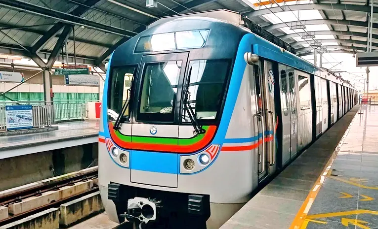 గడువులోగా మెట్రో స్వాధీనం 