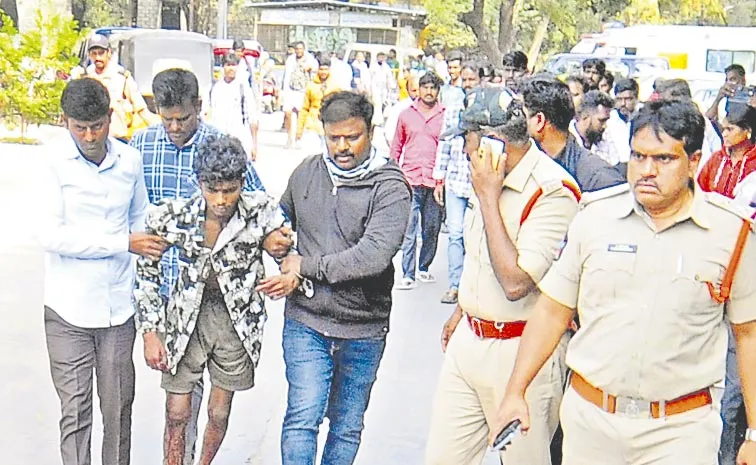 సీఐపై కత్తితో యువకుడు దాడి