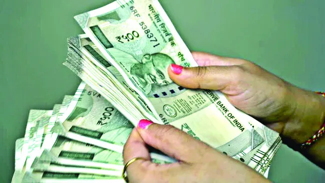 సీనియర్‌ అసిస్టెంట్‌ సస్పెన్షన్‌