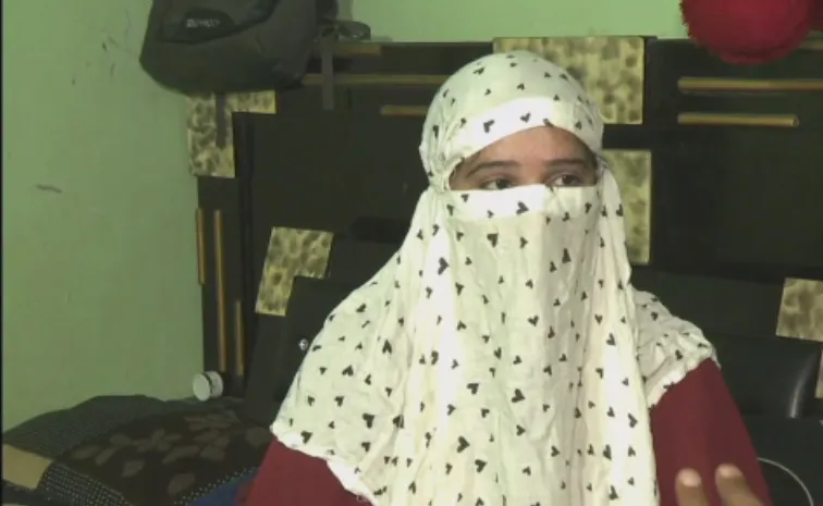 మంత్రి గుమ్మడి సంధ్యారాణి పీఏపై కేసులో బాధితురాలే అరెస్ట్‌