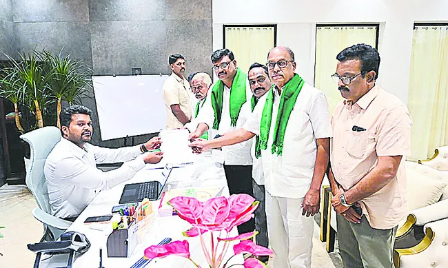 తూడు, గుర్రపు  డెక్కను తొలగించాలి 