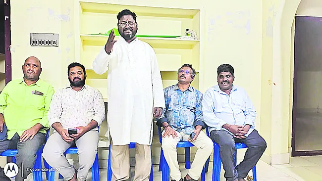 వీఆర్వోల సమస్యలు పరిష్కరించాలి 