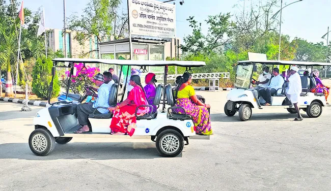 ఎయిమ్స్‌లో  ఎలక్ట్రిక్‌ ఆటోలు