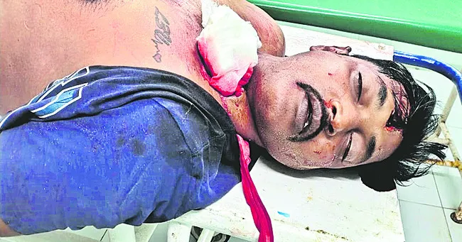 ఆగిఉన్న లారీని ఢీకొన్న బైక్‌ 