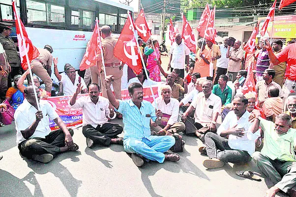 కార్మిక సంఘాల రాస్తారోకో 