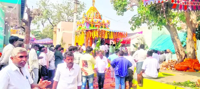 వైభవంగా గ్రామ దేవర వేడుకలు 