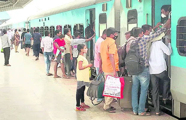 పొగమంచుతో రైళ్ల ఆలస్యం 