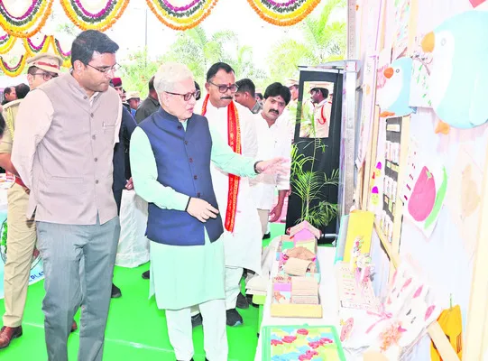 అట్టడుగు వర్గాలకు విద్య, వైద్యం 