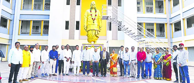 ఆహారోత్పత్తిలో స్వయం సమృద్ధి సాధించాలి
