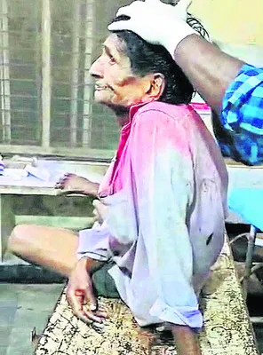 జీపుతో ఢీకొట్టి.. కొడవళ్లతో దాడి చేసి! 