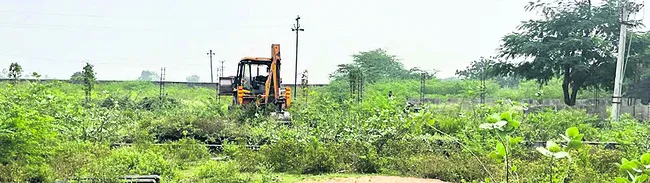 అధికారం అండతో ఆక్రమిస్తే అడ్డుకుంటాం 