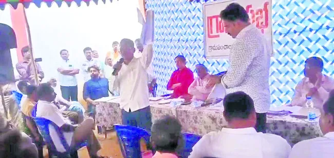 గ్రామసభను అడ్డుకున్న గిరిజన సంఘాలు 