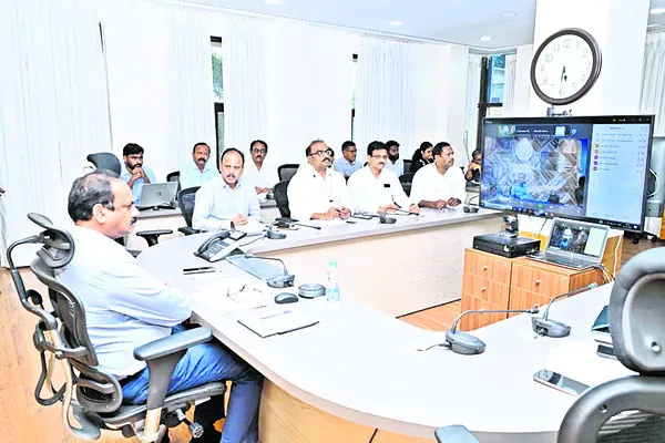 స్మార్ట్‌ కిచెన్‌ షెడ్ల నిర్మాణ పురోగతిపై సమీక్ష 