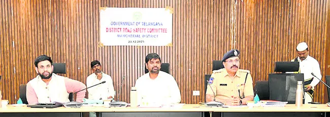 రహదారి నిబంధనలపై అవగాహన కల్పించాలి