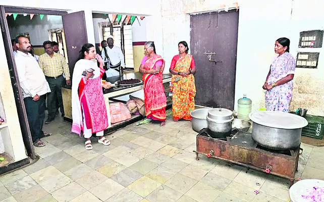 మీ పిల్లలను ఇలాగే చూసుకుంటారా?