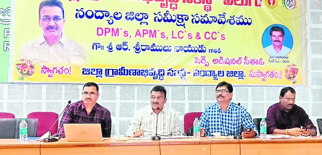 మొబైల్‌ బుక్‌ కీపింగ్‌ వంద శాతం పూర్తి చేయాలి