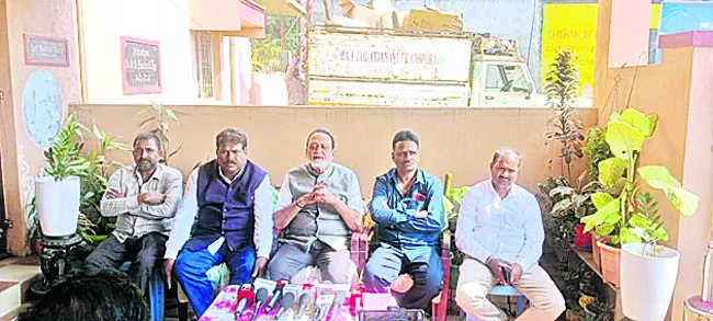 తక్షణమే ధాన్యం కొనుగోలు చేయాలి