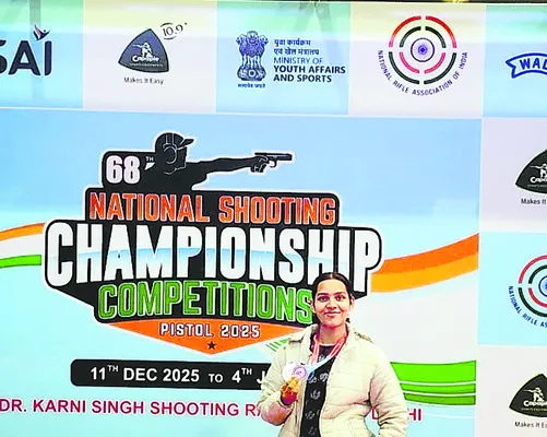 ప్రణవికి పతకాలు