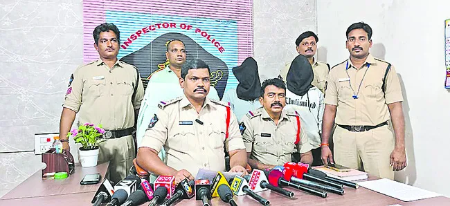 హత్య కేసు నిందితుల అరెస్ట్‌