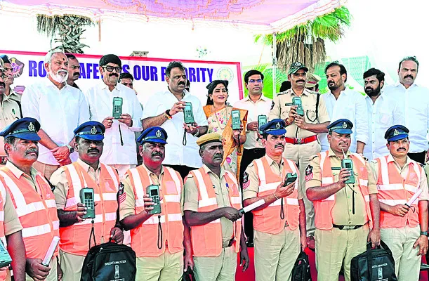 రోడ్డు భద్రత అందరి బాధ్యత