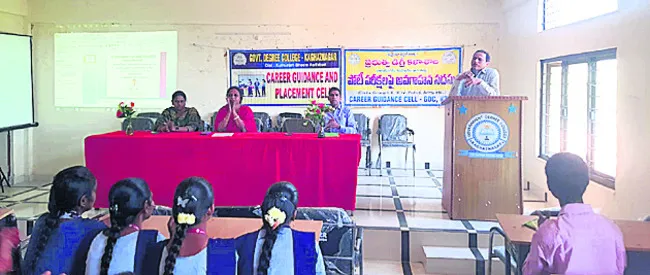 కేంద్ర ఉద్యోగాలపై అవగాహన అవసరం