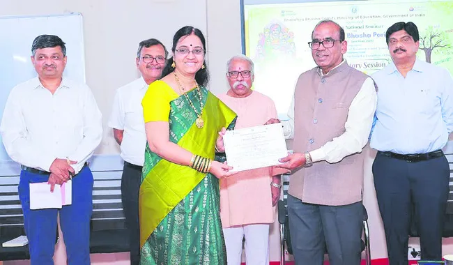 భారతీయ భాషలు మేధో సంపదకు పునాదులు 
