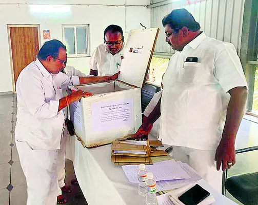 మహానందిలో షాపుల వేలాలు వాయిదా