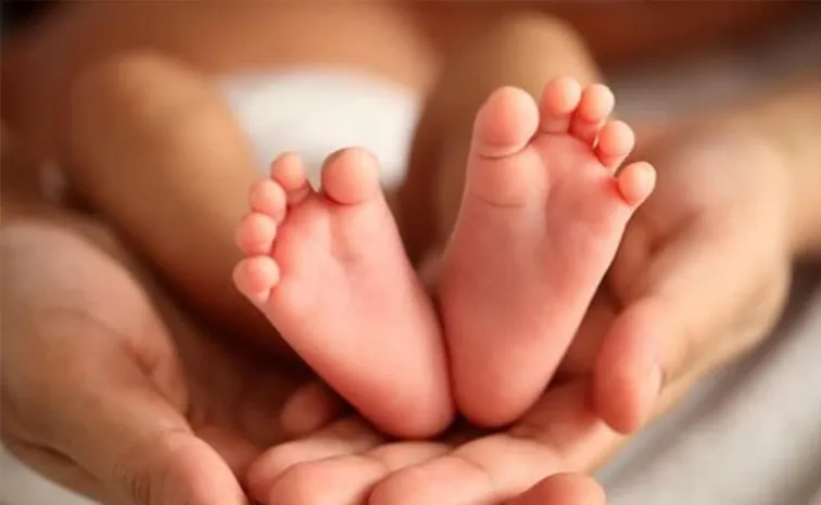 హైదరాబాద్‌లో పిల్లల్ని ఎత్తుకెళ్లి  విక్రయాలు : ముఠా అరెస్ట్‌ 