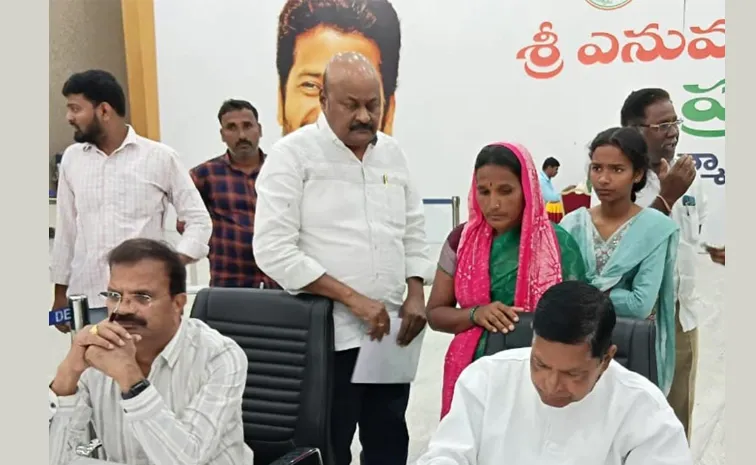 మానసిక అస్వస్థతతో అబుదాబిలో తెలంగాణా కార్మికుడు, ప్రజావాణిలో వినతి