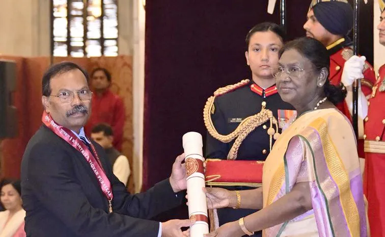 Dr. Thangaraj was presented with the Vignana Shree Award