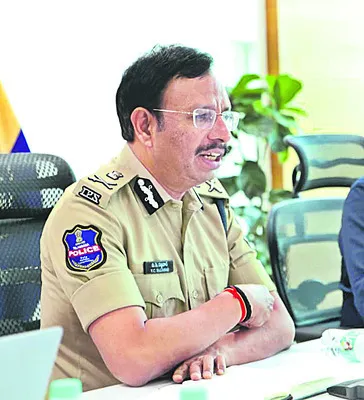 న్యూ ఇయర్‌.. ప్లీజ్‌ హియర్‌! 