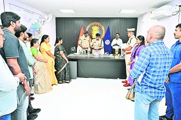 ఎస్పీ కార్యాలయంలో క్రిస్మస్‌ వేడుకలు 