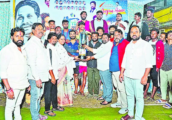 వైఎస్‌ జగన్‌ వాలీబాల్‌ టోర్నీ విజేతగా వైజాగ్‌ 