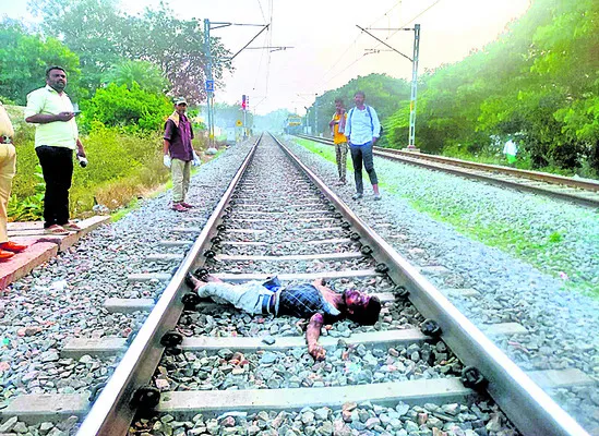 యువకుడి బలవన్మరణం 