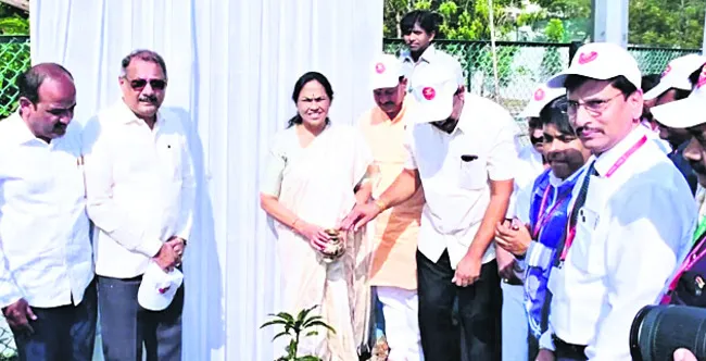 అసంఘటిత కార్మికులకు ఈఎస్‌ఐ సేవలు