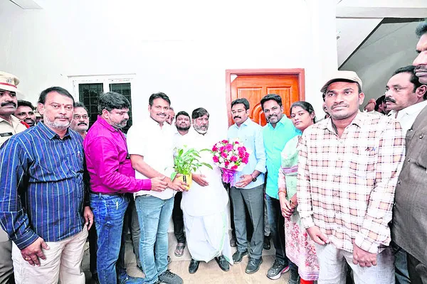 ప్రజలకు మెరుగైన సేవలు అందించాలి