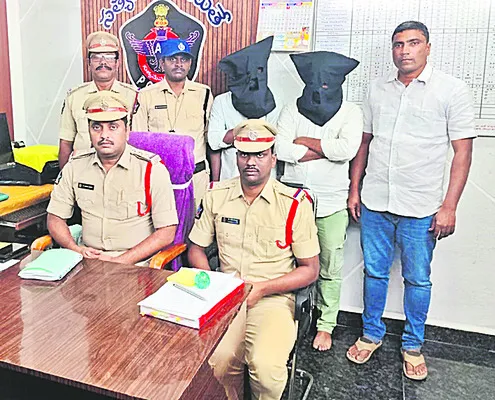 బైక్‌ దొంగల ముఠా.. 