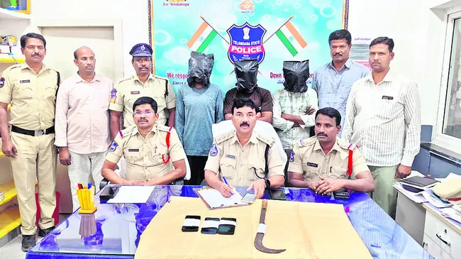 తండ్రి ప్రాణం తీసిన కుమారుడి వివాహేతర బంధం 