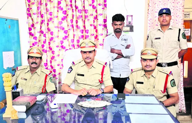 ఏటీఎం మోసాలకు పాల్పడుతున్న వ్యక్తి అరెస్ట్‌