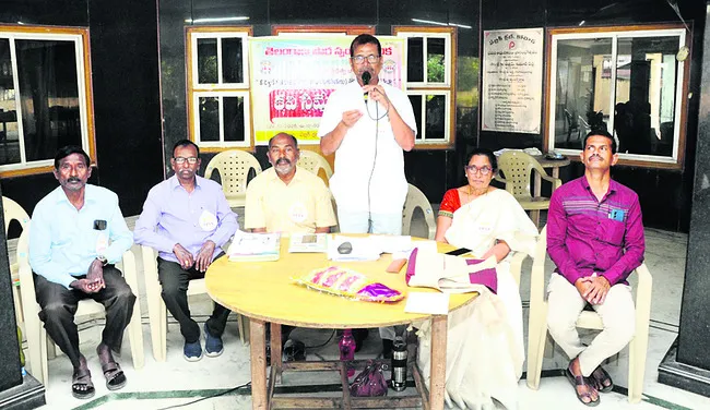 సమాజంలో నాణ్యమైన విద్య, వైద్యం అవసరం