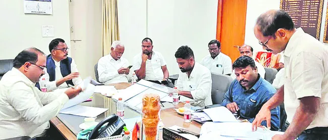 ఎకరాకు రూ.కోటి ఇవ్వండి 